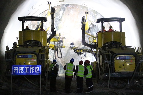 1584407548111500.jpg 洞內標準化施工-2.jpg