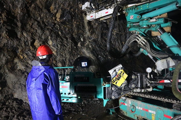 1588225139588372.jpg C6超前地質鉆作業_副本.jpg